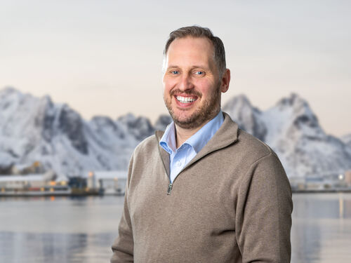 Bilde av mannlig ansatt